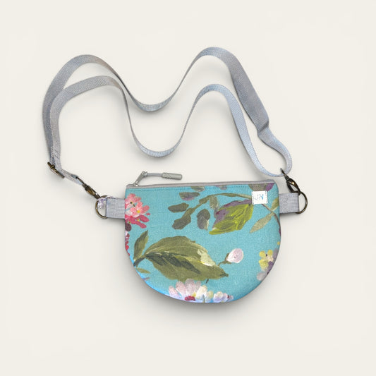 Håndlavet mini crossbody taske turkis med blomster – 20x15 cm – JNortheved