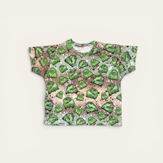 Børne t-shirt med kajkage-motiv – str. 110 (4-5 år) – Håndlavet af M Henriksen Design