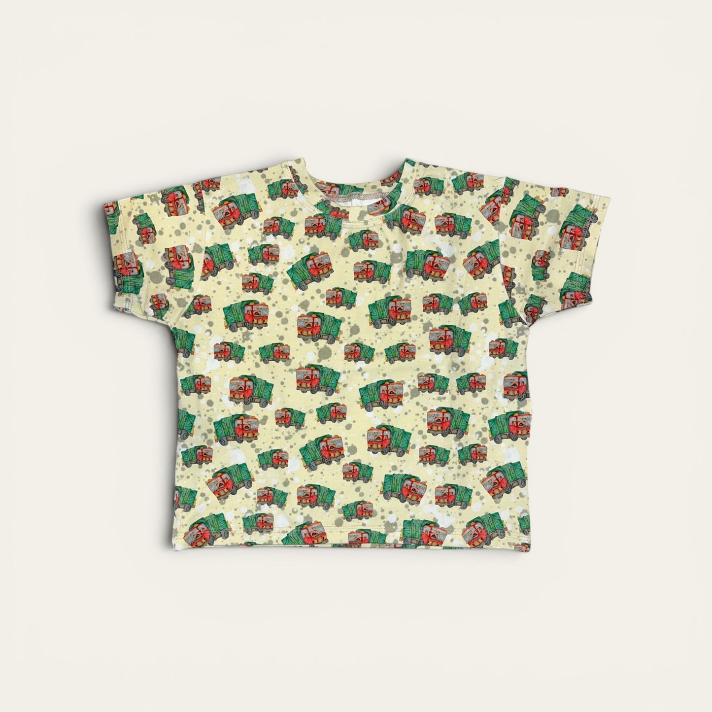 Børne t-shirt med skraldebiler – str. 104 (3-4 år) & 110 (4-5 år) – Håndlavet af M Henriksen Design