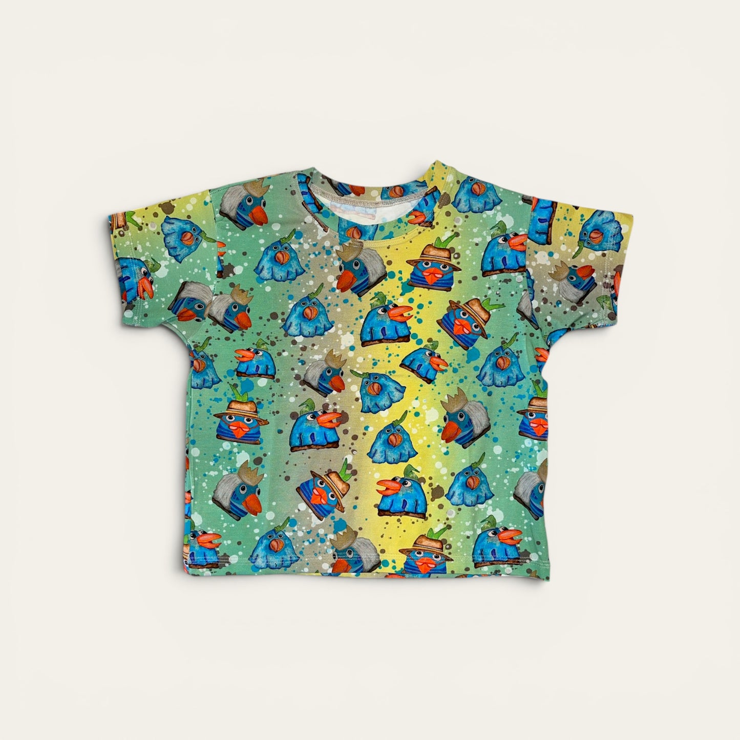 Børne t-shirt med Andrea kage-motiv – str. 104 (3-4 år) & 110 (4-5 år) – Håndlavet af M Henriksen Design