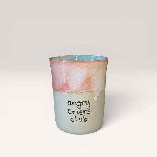 Stort krus – Angry criers club | By Victoria Juul