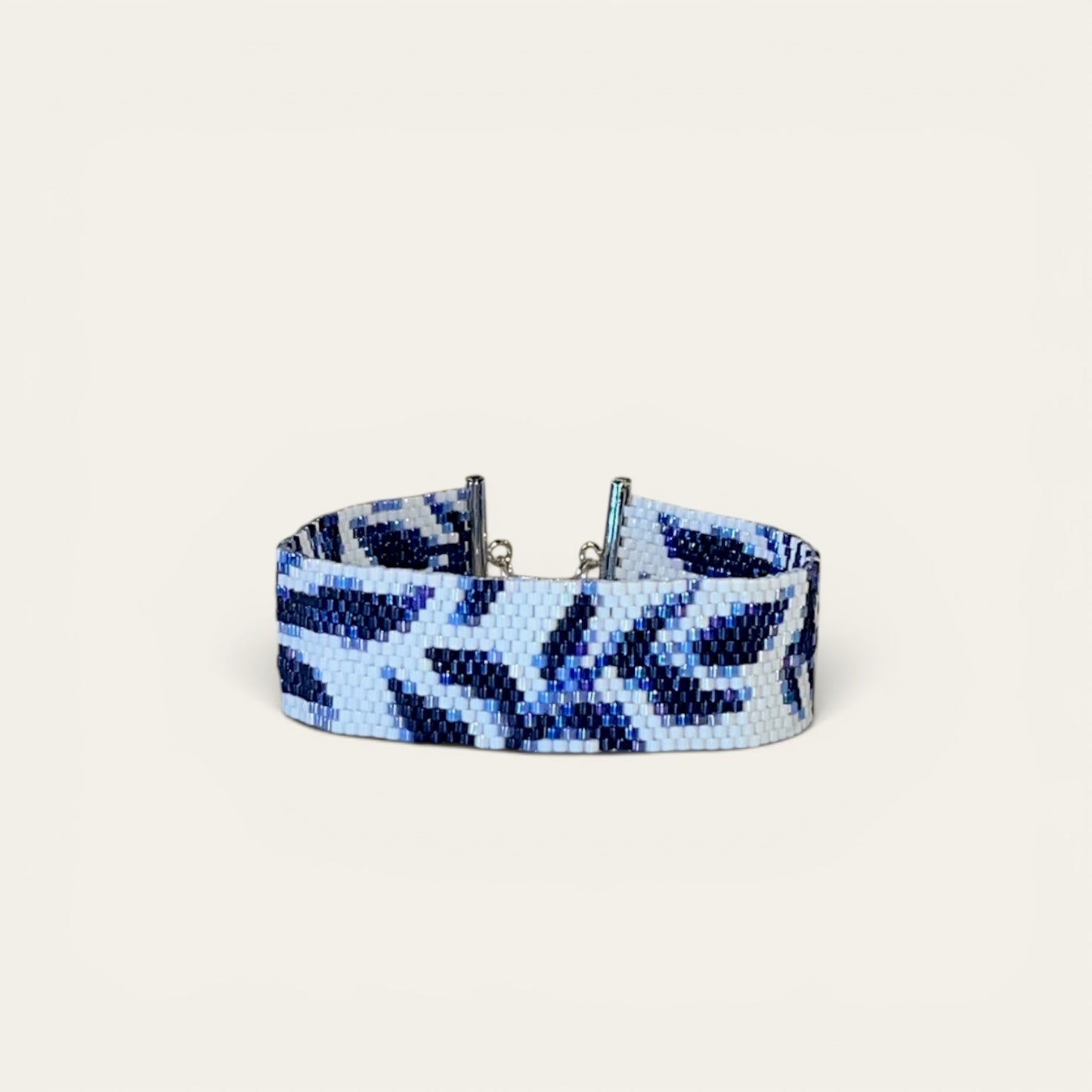 Armbånd i miyukiperler – Blå blade | Sara Engel