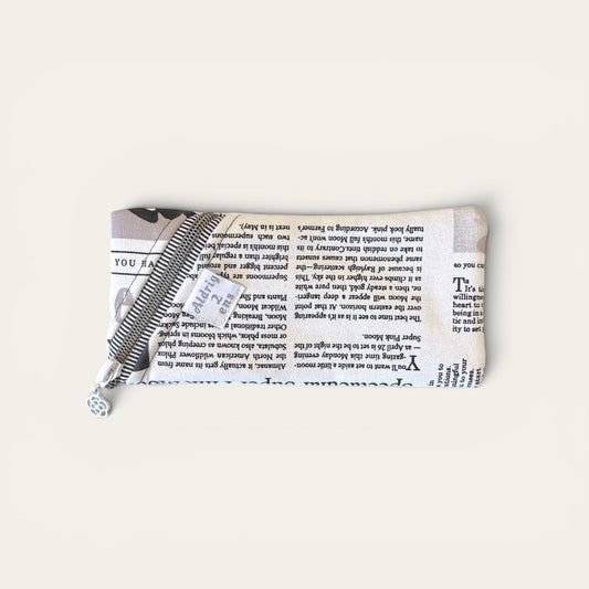 Brilleetui med newspaper-print