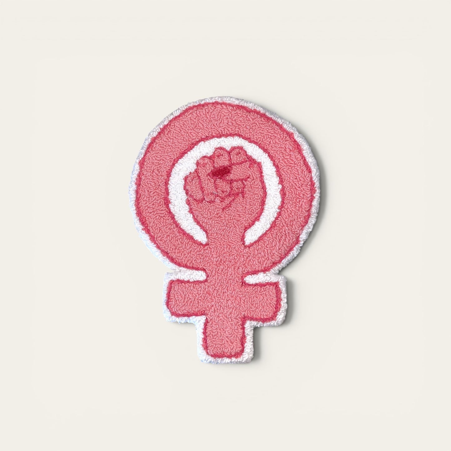 Tuftet kvindetegn vægophæng – feministisk vægkunst | Juks