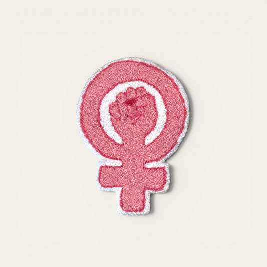 Tuftet kvindetegn vægophæng – feministisk vægkunst | Juks