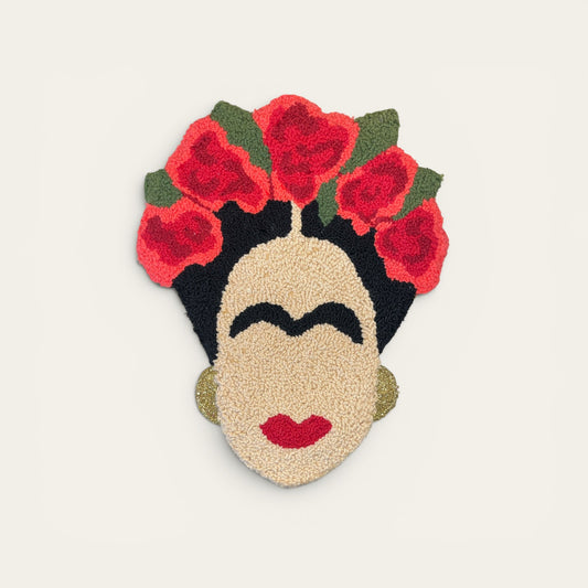 Tuftet Frida Kahlo vægophæng – håndlavet vægkunst | Juks