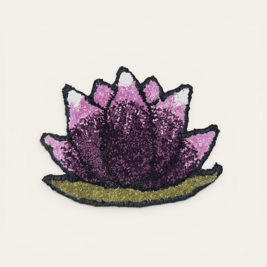 Tuftet Lotus blomst vægophæng – håndlavet | Juks