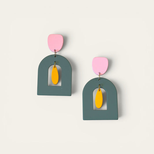 Statement ørestikker i mat grøn – Winther Design