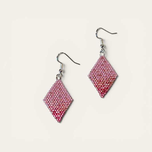 Øreringe i miyukiperler – lyserød og metallic rosa | Sara Engel