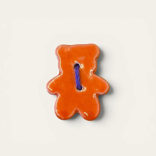 Lille broche i keramik