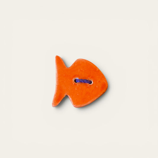Lille broche i keramik - fisk