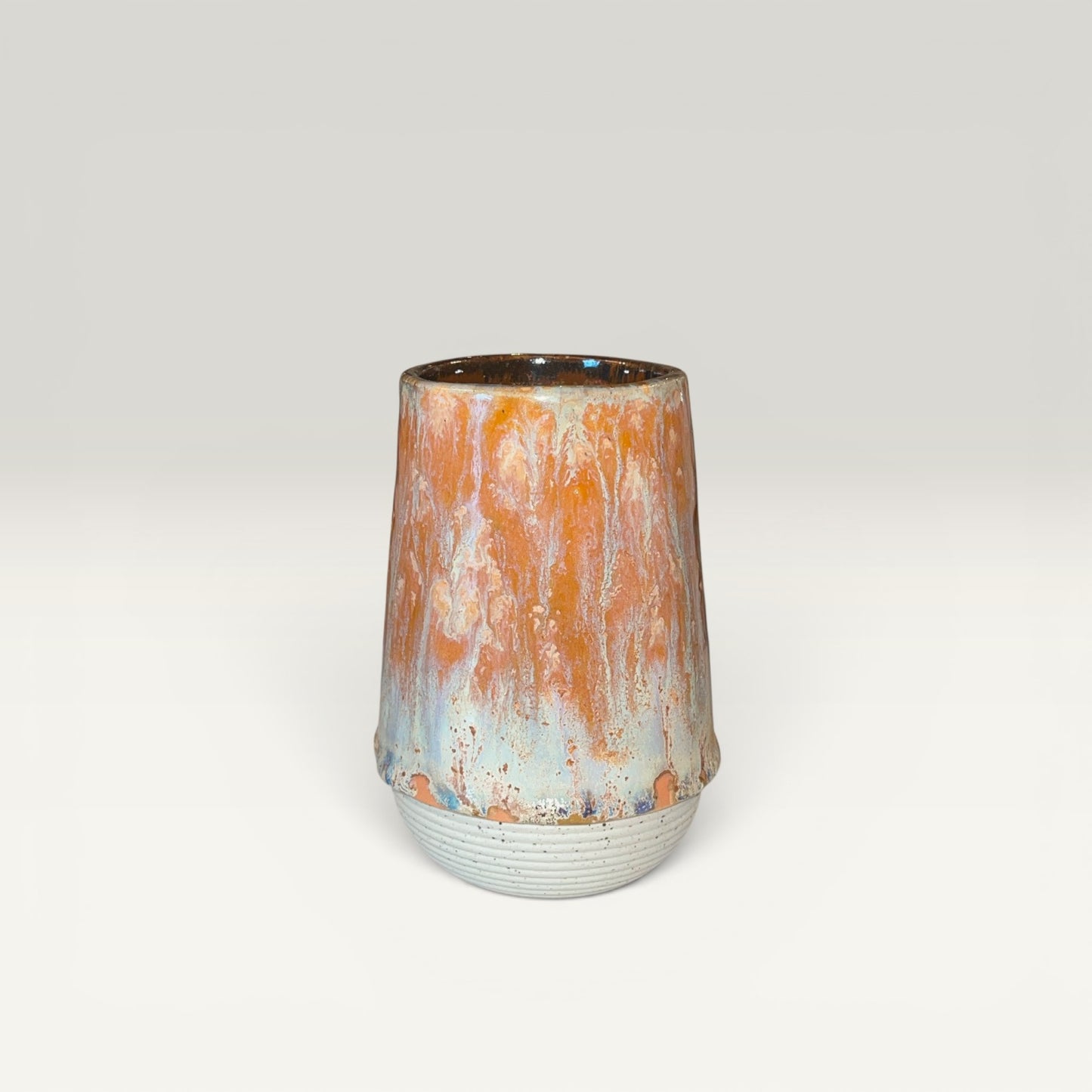 Høj vase i keramik - rødbrun