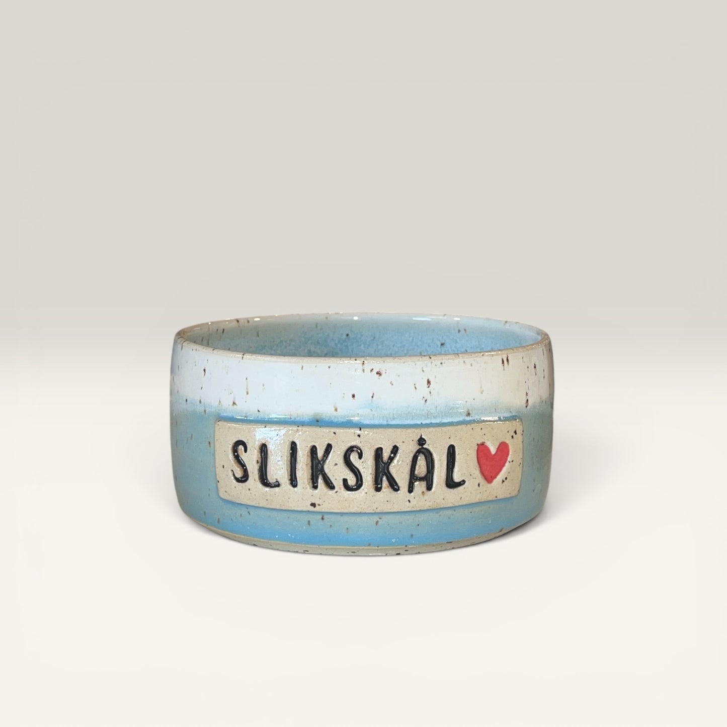 Håndlavet slikskål i keramik - lyseblå skål fra Clay by Hornstrup