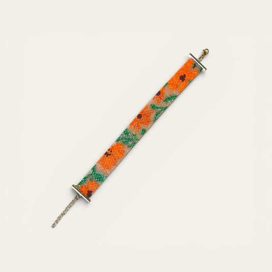 Armbånd i miyukiperler – Orange blomster | Sara Engel