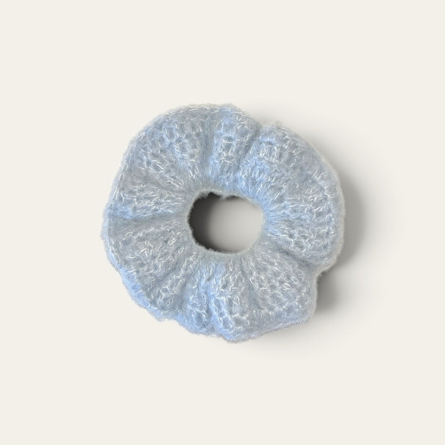 Hæklet scrunchie i bløde pastelfarver – Håndlavet af Irene Kokholm