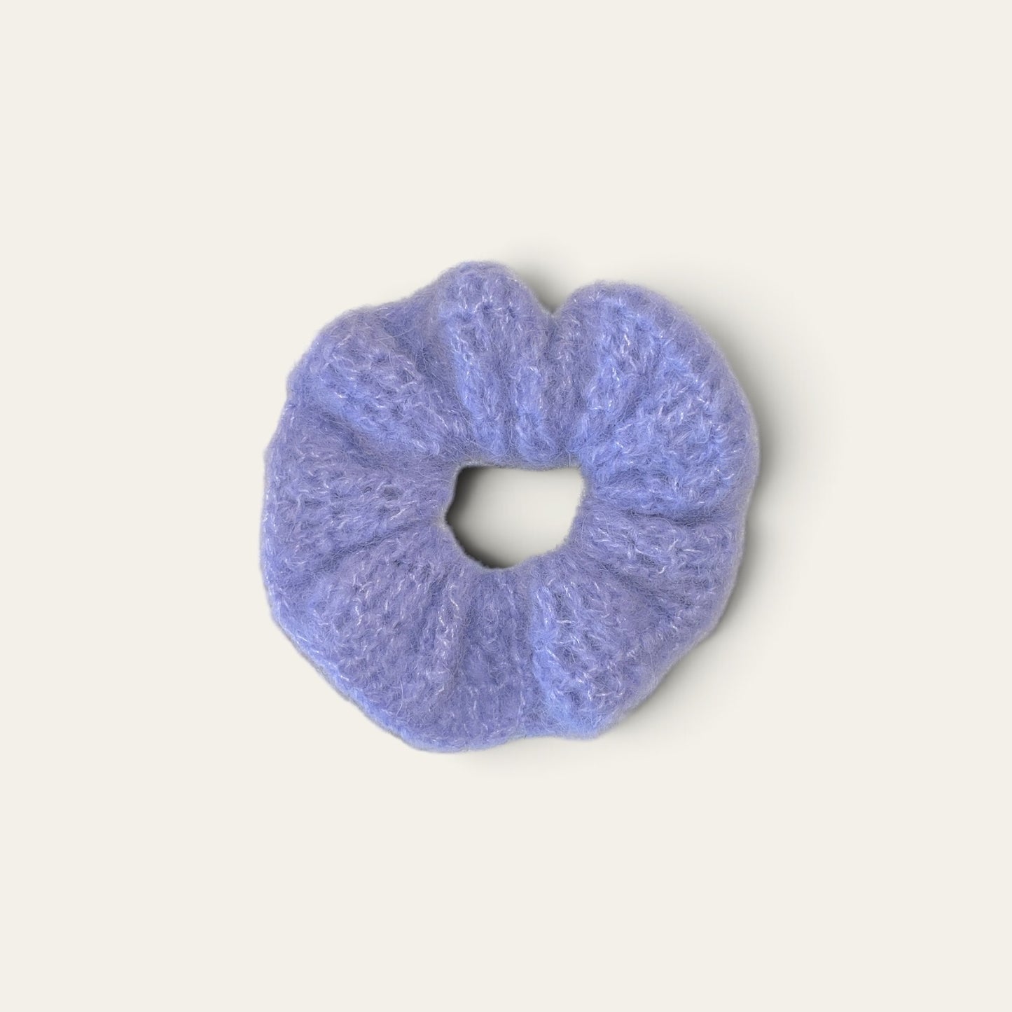 Hæklet scrunchie i bløde pastelfarver – Håndlavet af Irene Kokholm