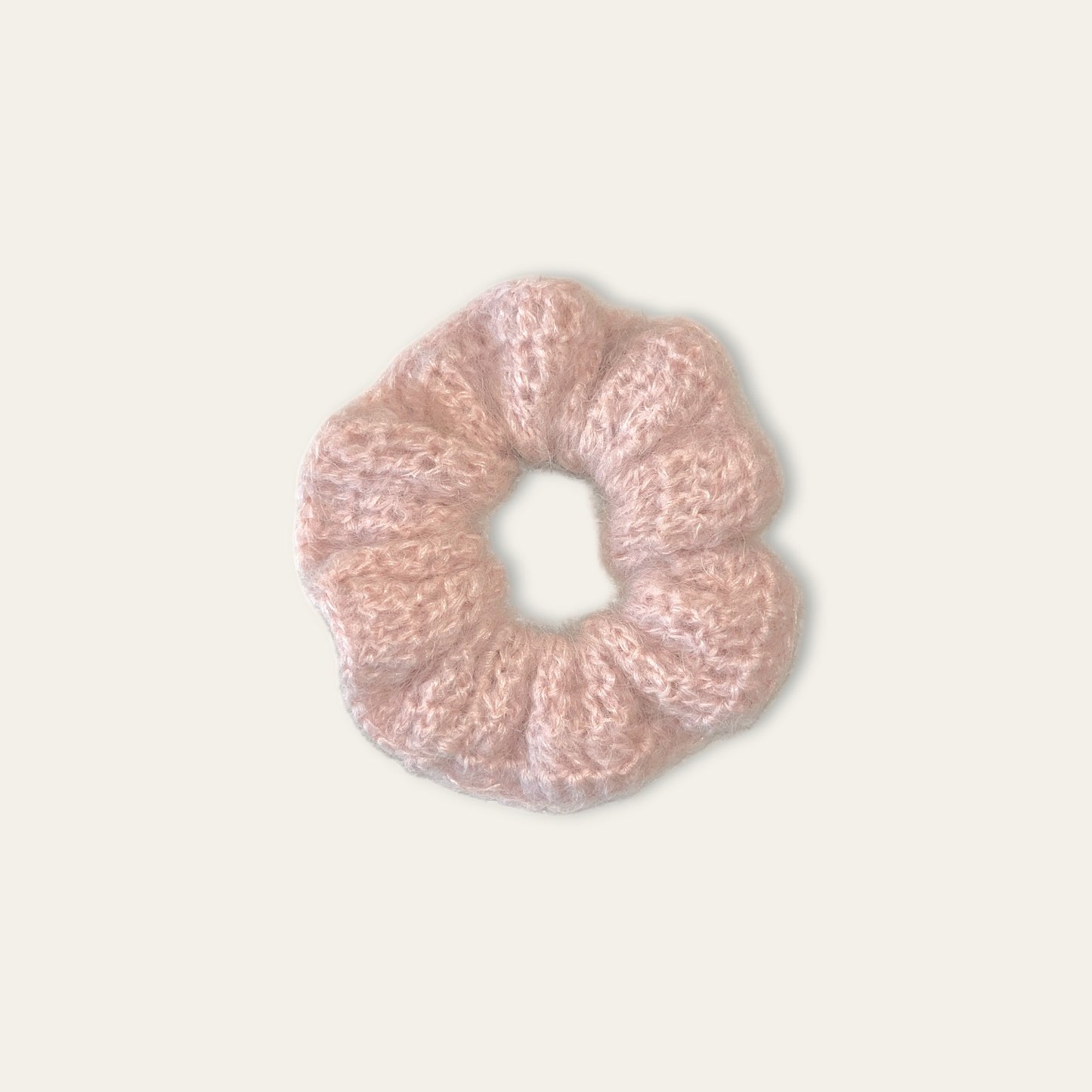 Hæklet scrunchie i bløde pastelfarver – Håndlavet af Irene Kokholm