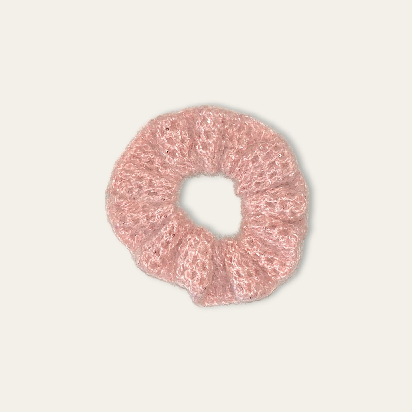 Hæklet scrunchie i bløde pastelfarver – Håndlavet af Irene Kokholm