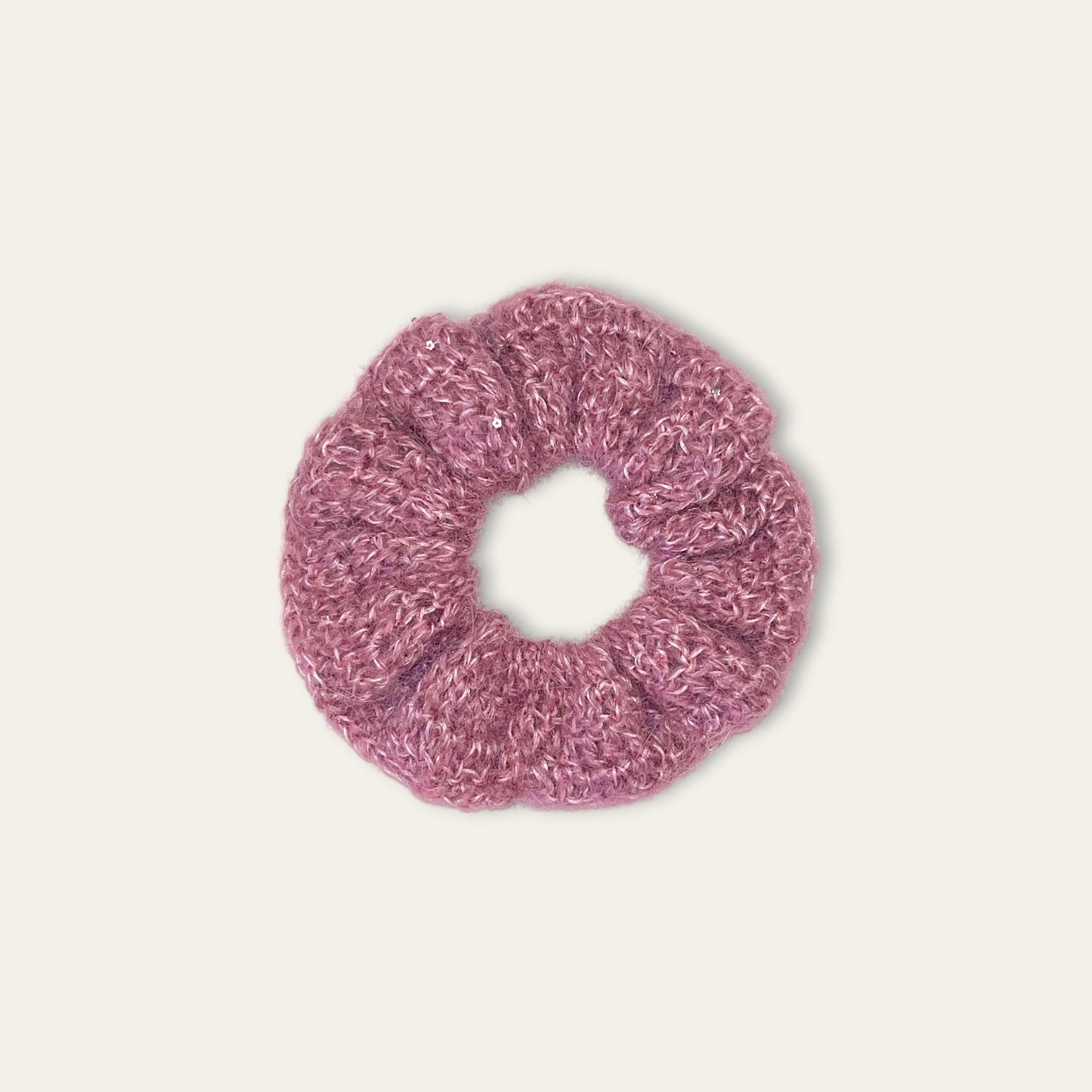 Hæklet scrunchie i bløde pastelfarver – Håndlavet af Irene Kokholm