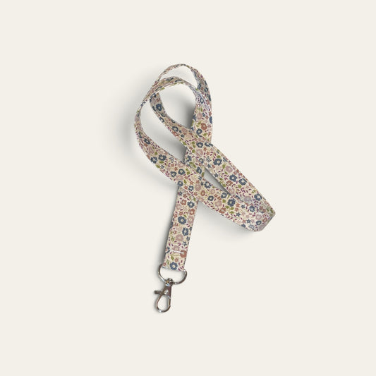 Keyhanger i stof med blomsterprint – små brune blomster | Håndlavet af Irene Kokholm