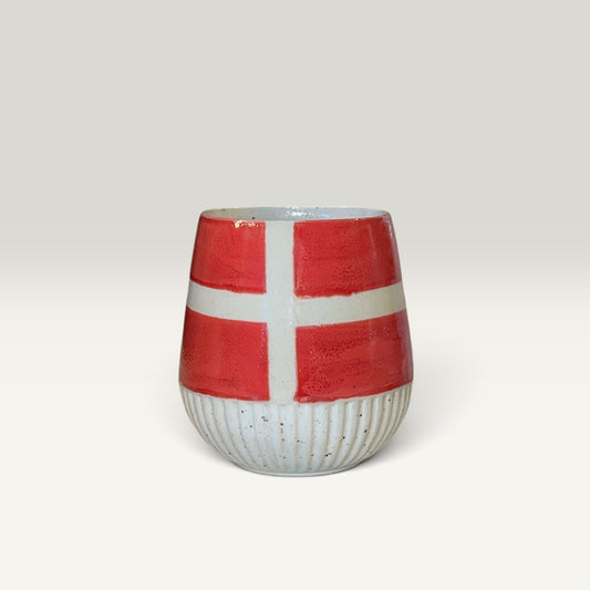 Tumbler med Dannebrog – Håndlavet keramik af Ibs Elsker Keramik