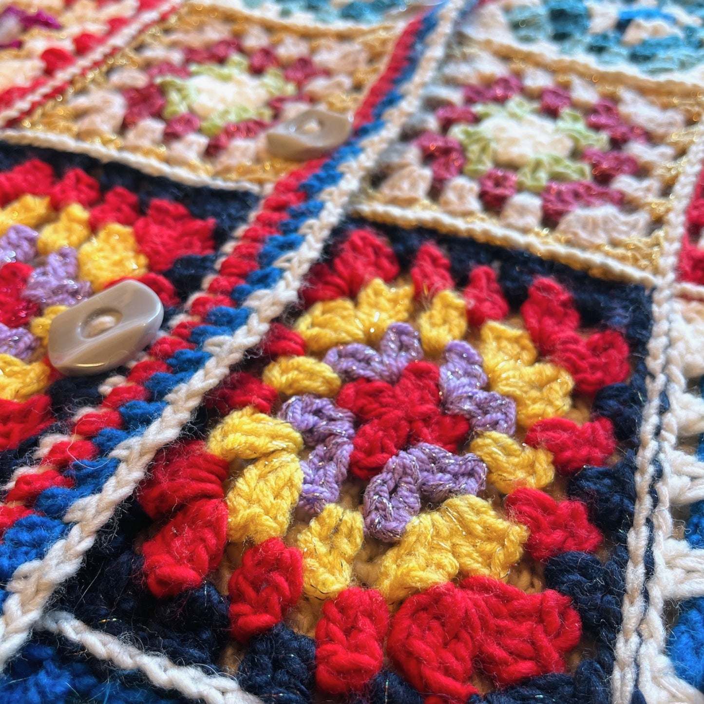 Hæklet lang cardigan med granny squares