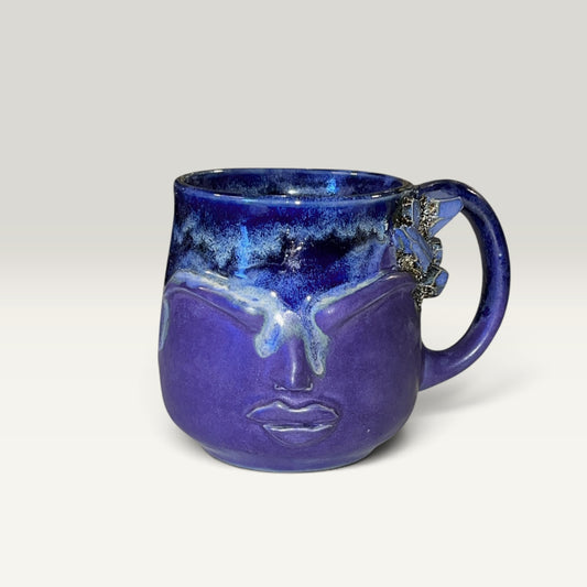 Krus med ansigt – Gaia, Mørk lilla med krystal | RG Ceramic