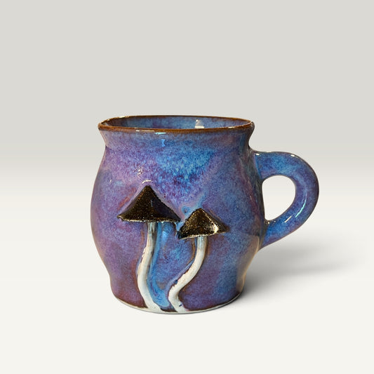 Krus med svampe – Blålilla med glimmer svampe | RG Ceramic