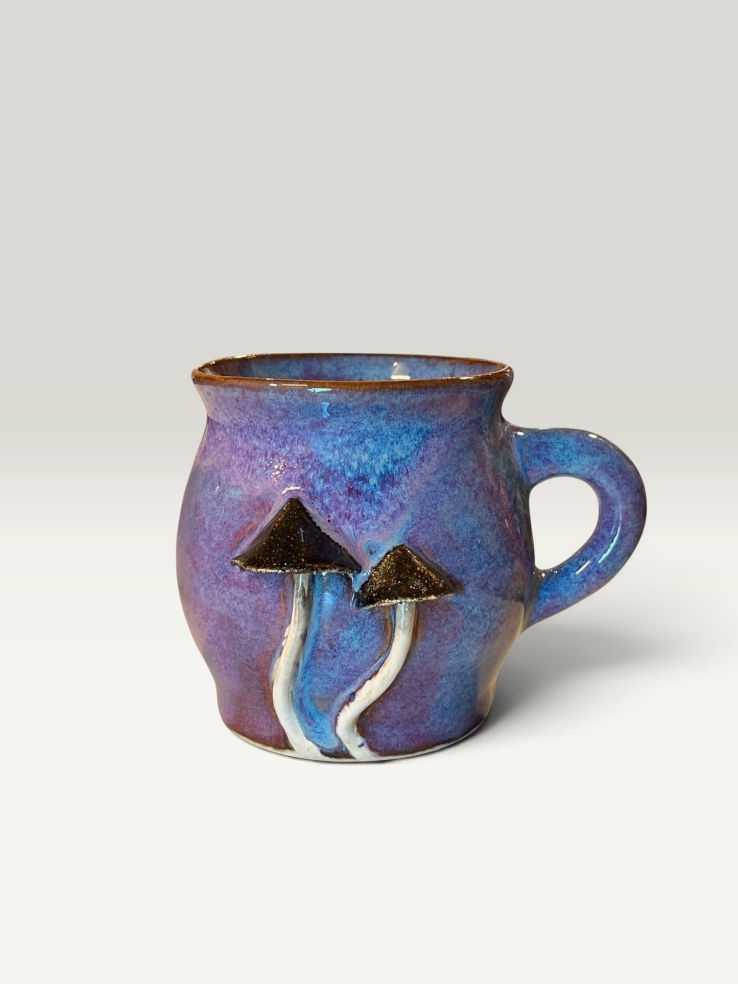 Krus med svampe – Blålilla med glimmer svampe | RG Ceramic
