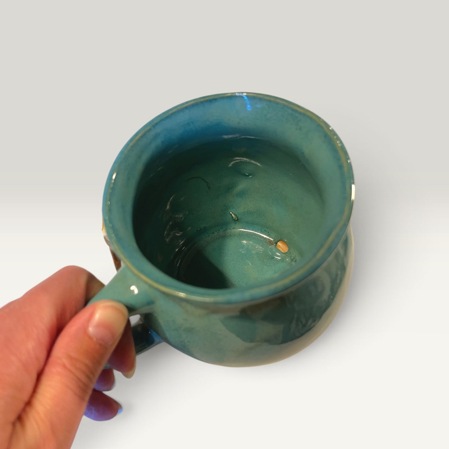 Krus med blomst – Flora, Blågrøn med hvide blomster | RG Ceramic (2.sort)