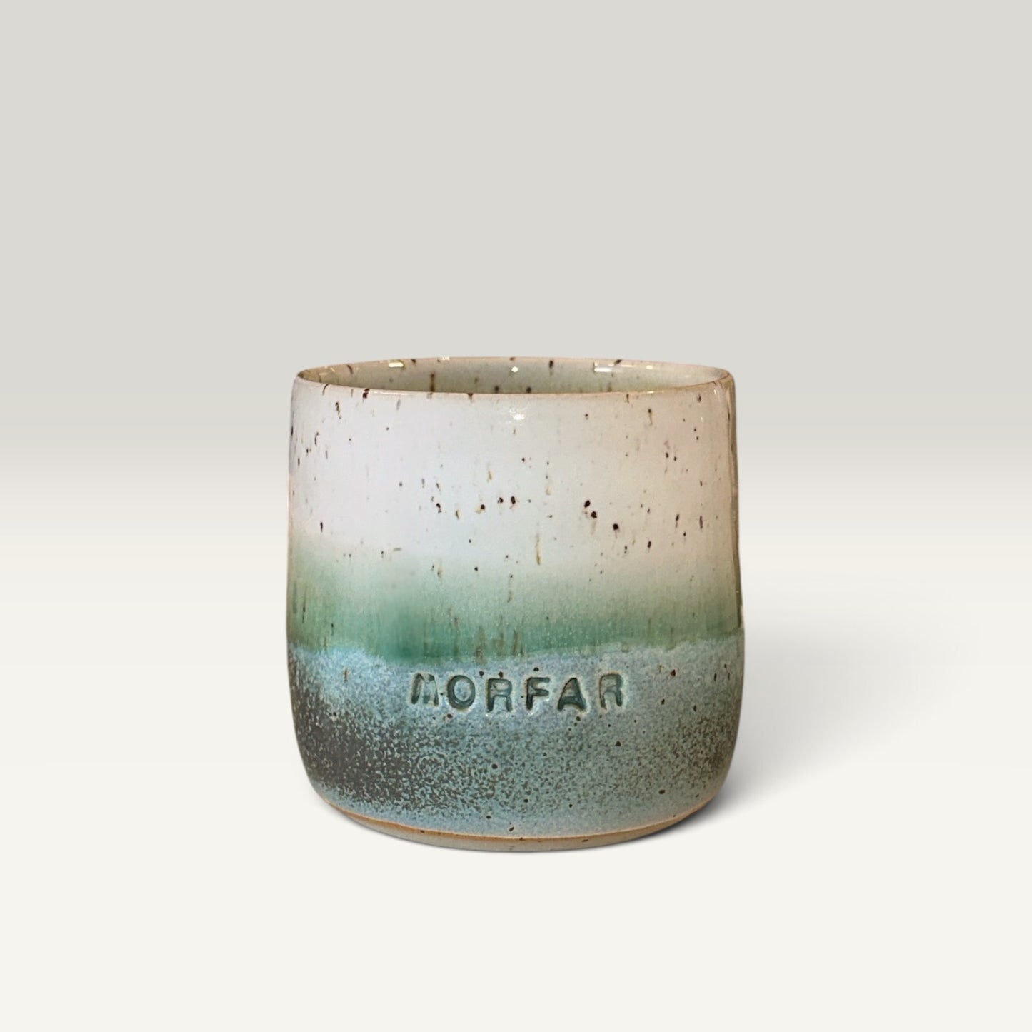 Håndlavet keramik krus uden hank – Morfar | Clay by Hornstrup