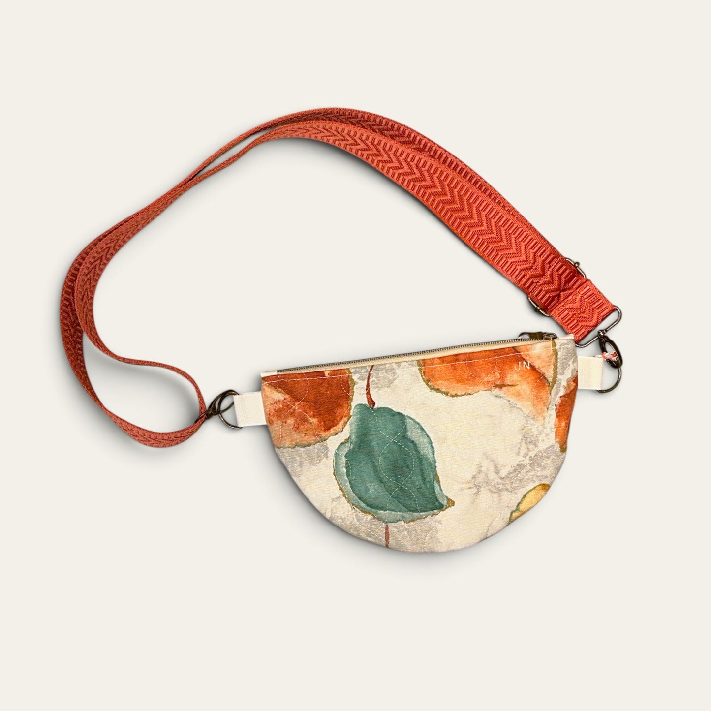 Håndlavet mini crossbody taske – botanisk bladprint – 20x15 cm | JNortheved