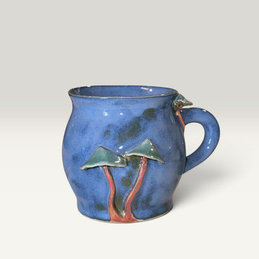 Krus med svampe – støvet blå med grønne svampe | RG Ceramic
