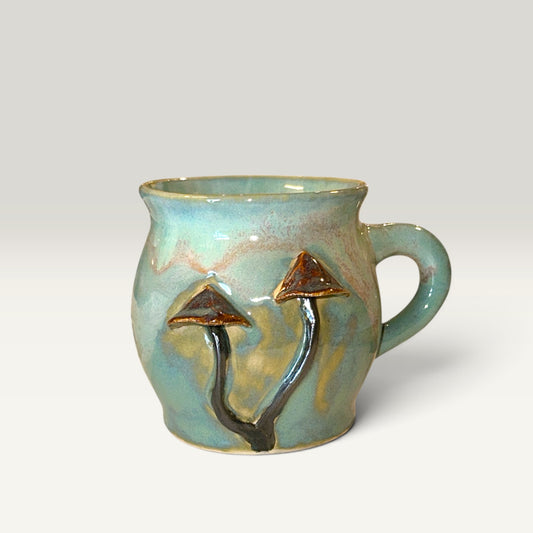Krus med svampe – lysegrøn med brune svampe | RG Ceramic