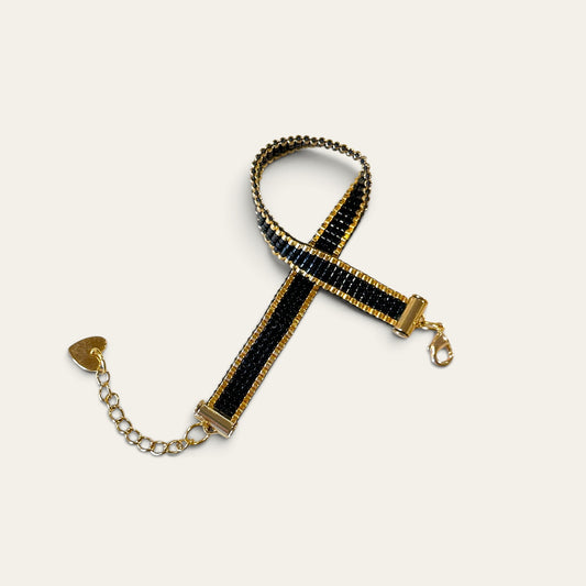Håndlavet armbånd i miyukiperler – sort og guldbelagt | Mabalser