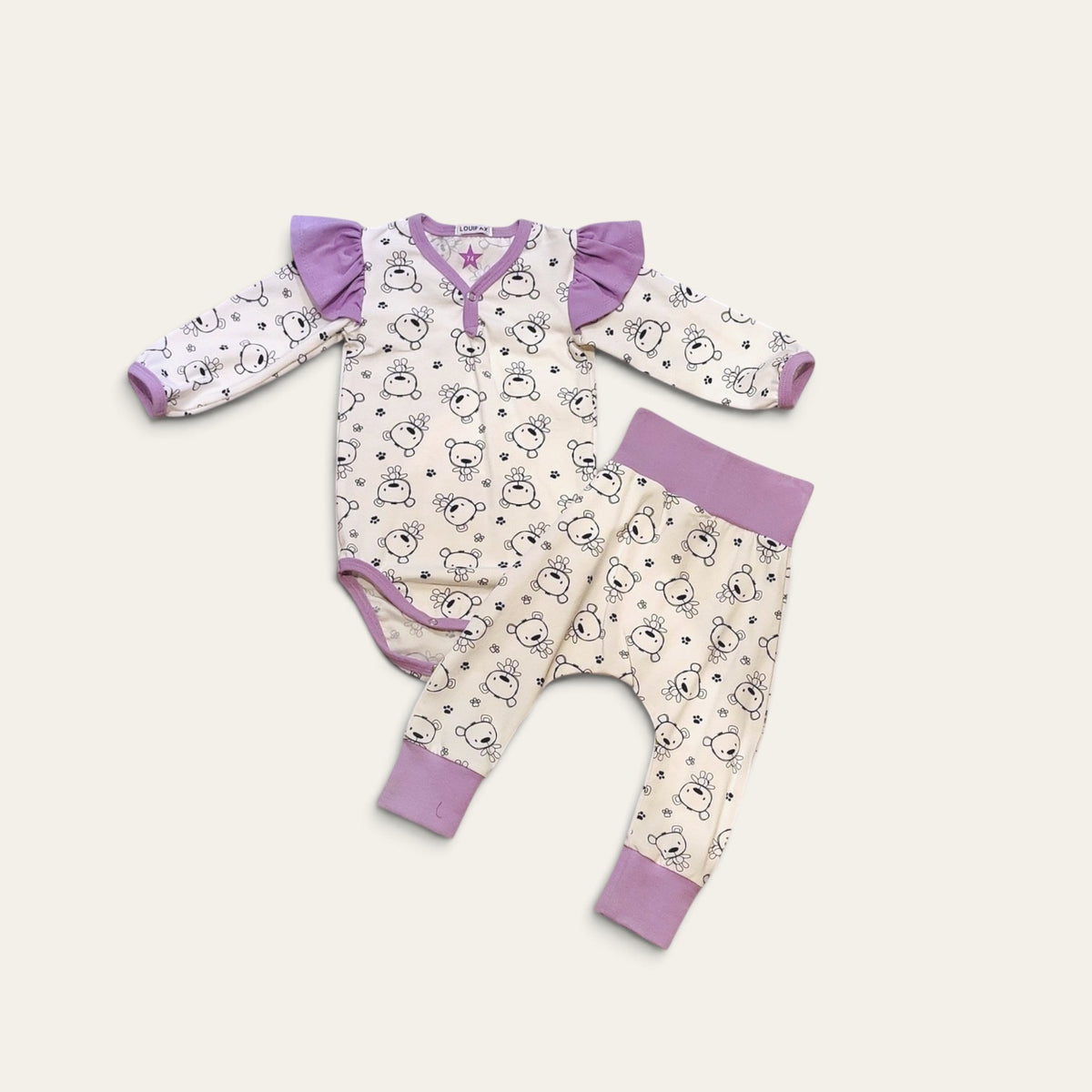 Håndlavet baby sæt str. 74 – body med flæser og bukser i lilla bamse-jersey | Louifax