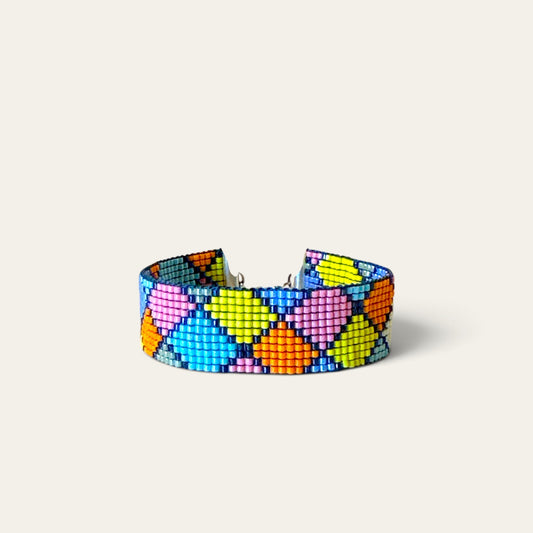 Armbånd i miyukiperler – harlekinmønster | Sara Engel