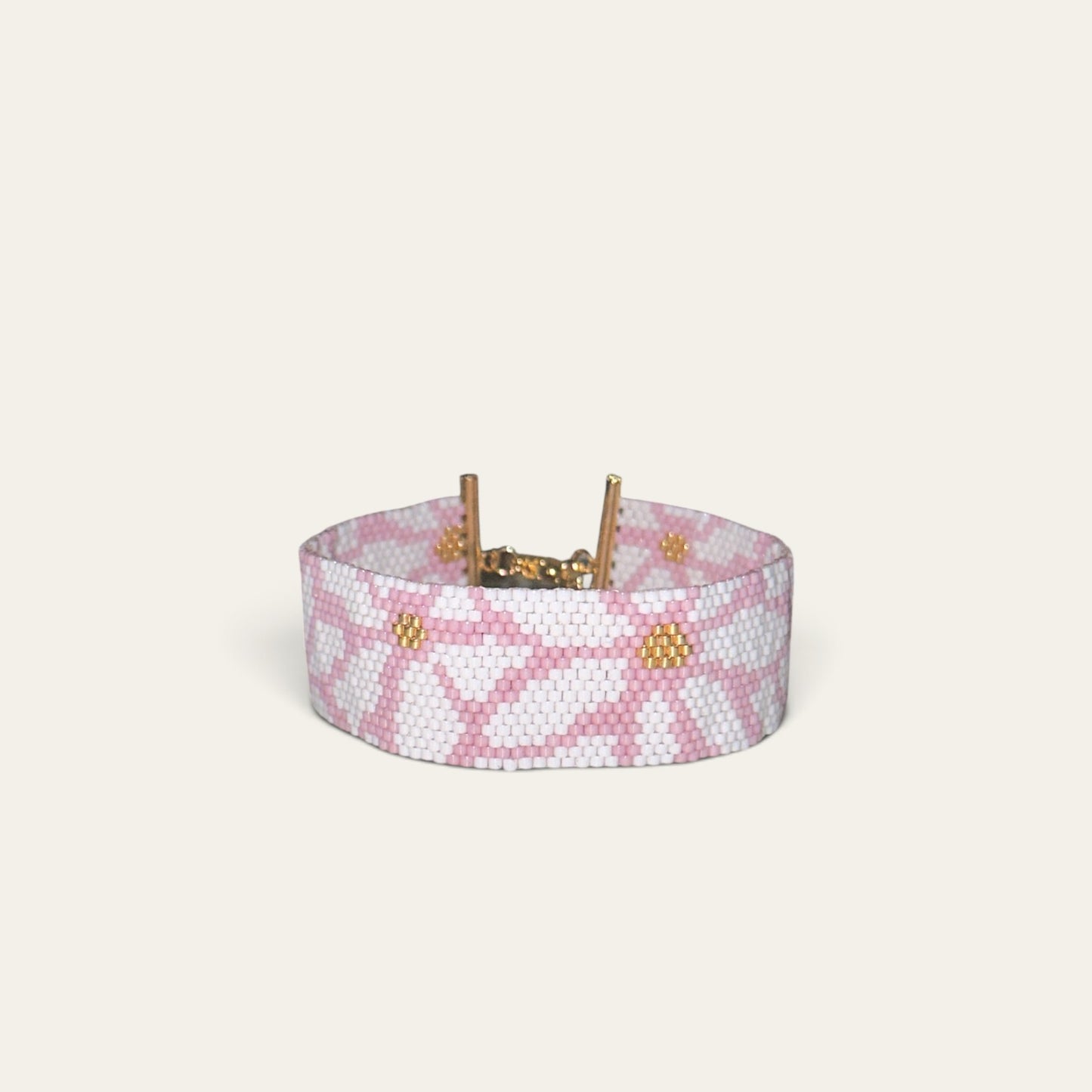 Armbånd i miyukiperler – marguerite-mønster | Sara Engel