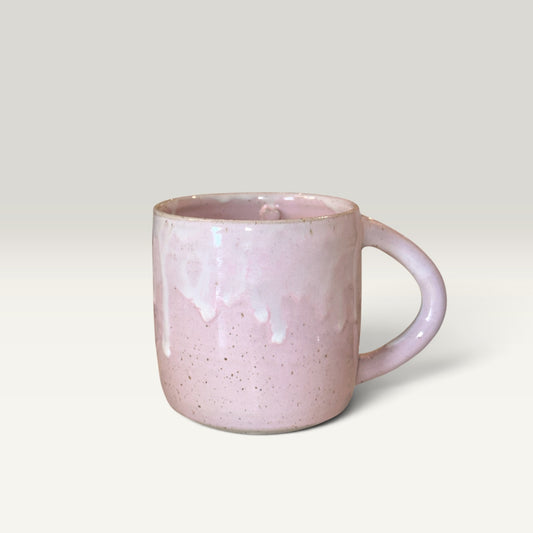Drejet krus med hank – lyserød | Clay by Hornstrup