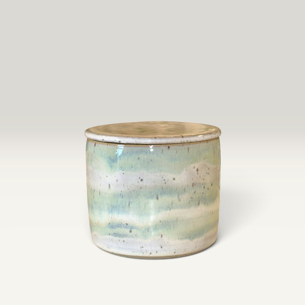 Smørklokke i lysgrøn glasur | Clay by Hornstrup