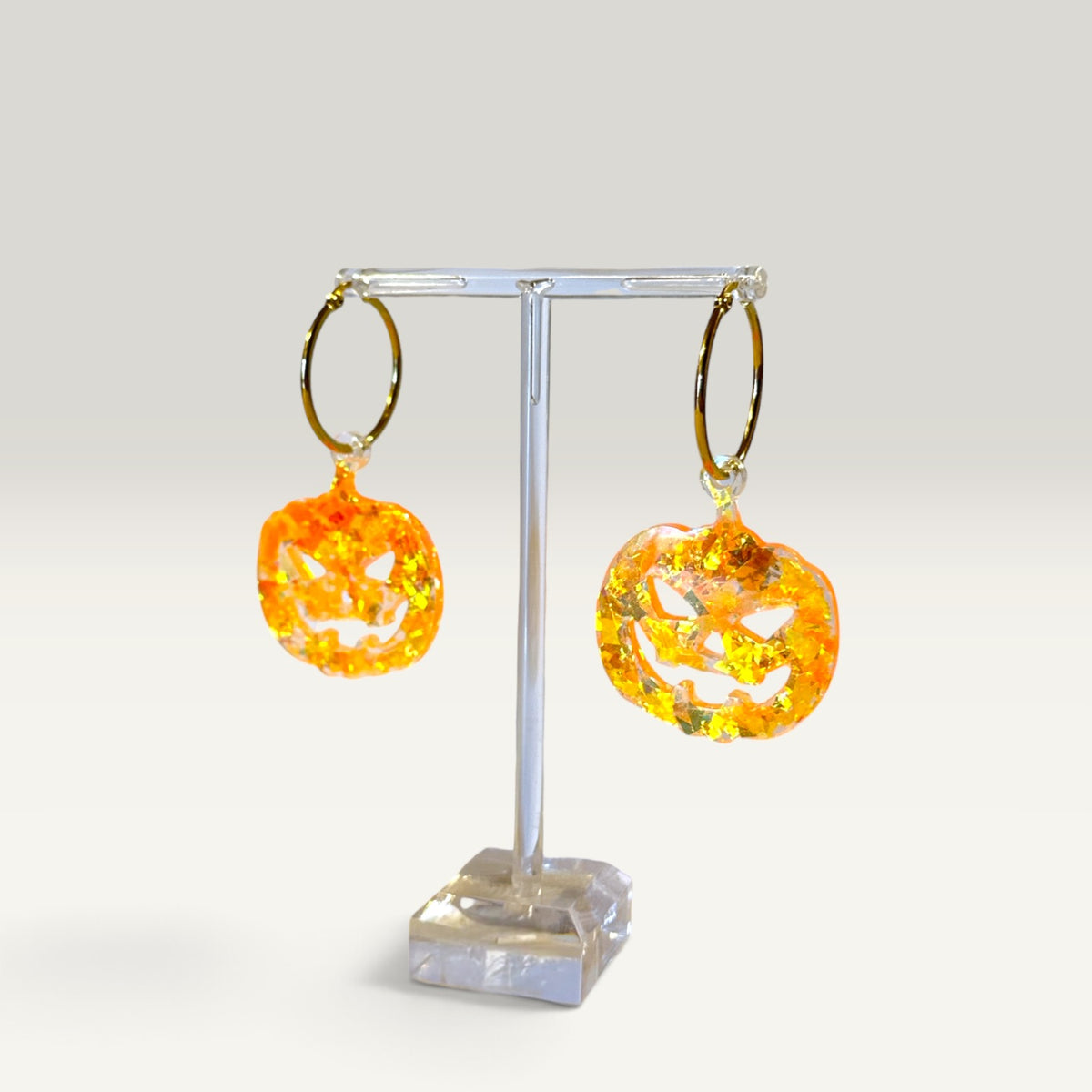 Resin øreringe med halloween-græskar – orange glimmer | Creatrivi