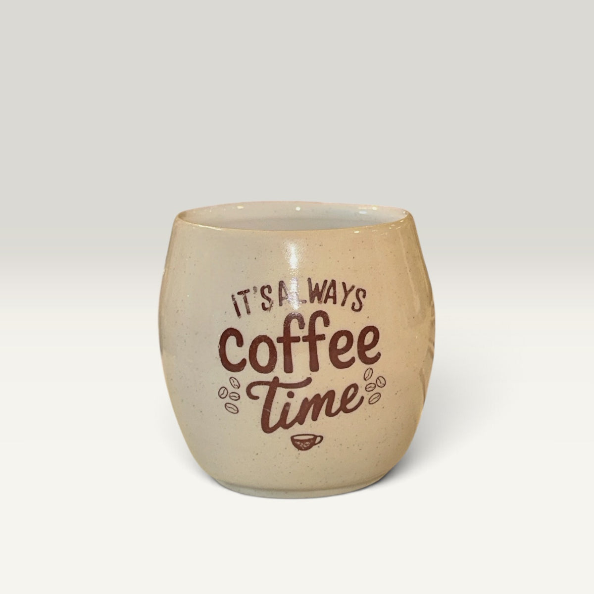 Tumbler uden hank – drejet keramik med „It’s always coffee time“ | Helle Zinn