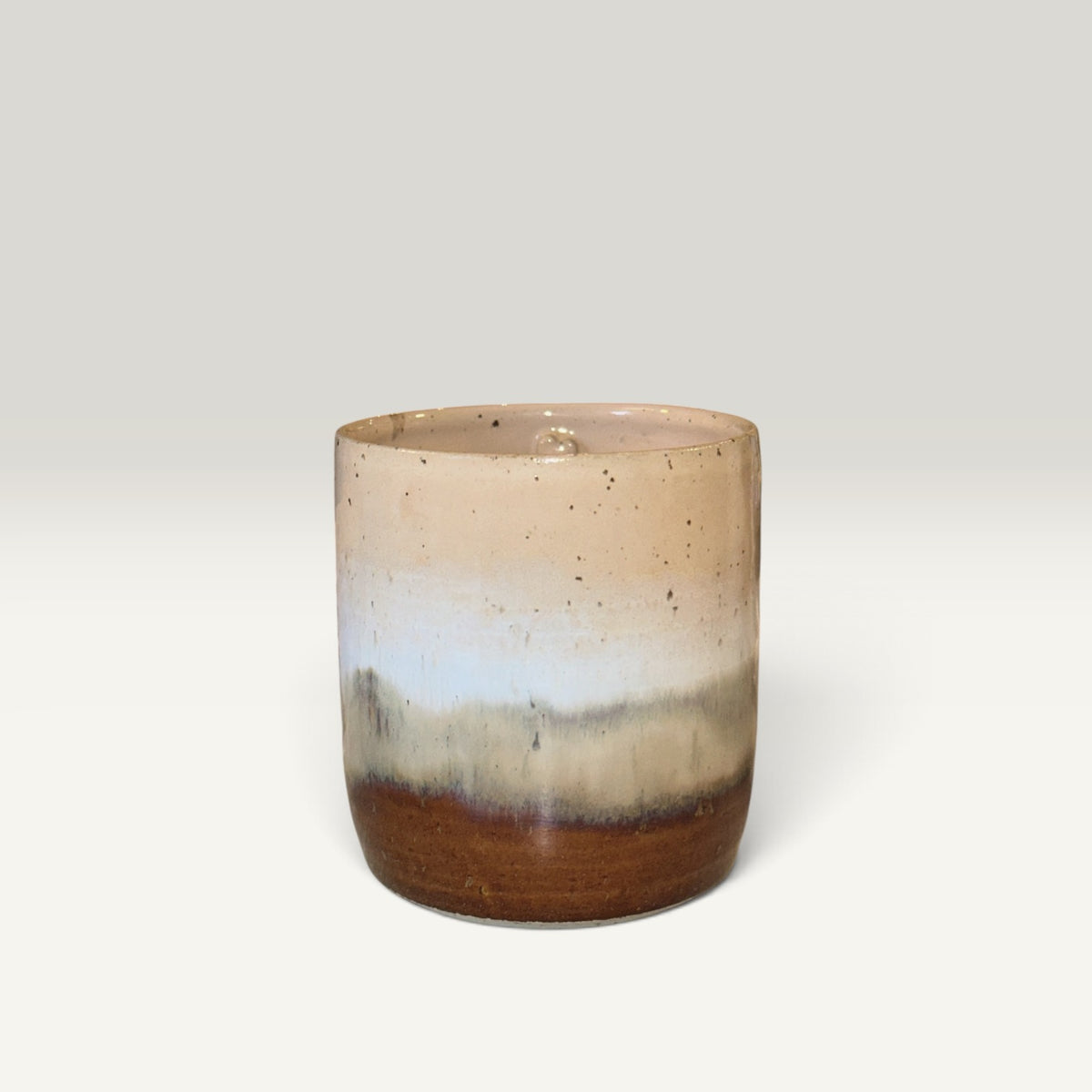 Krus uden hank keramik creme grå brun gradient drejet håndlavet dansk | Clay by Hornstrup