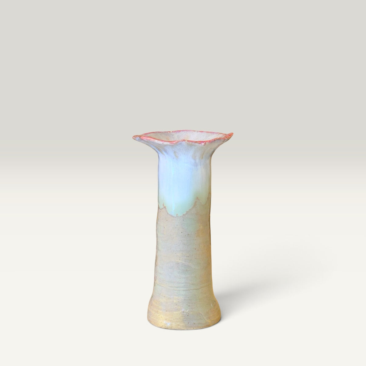 Slank vase med bølget rosa kant – 13,5 cm | Helle Zinn