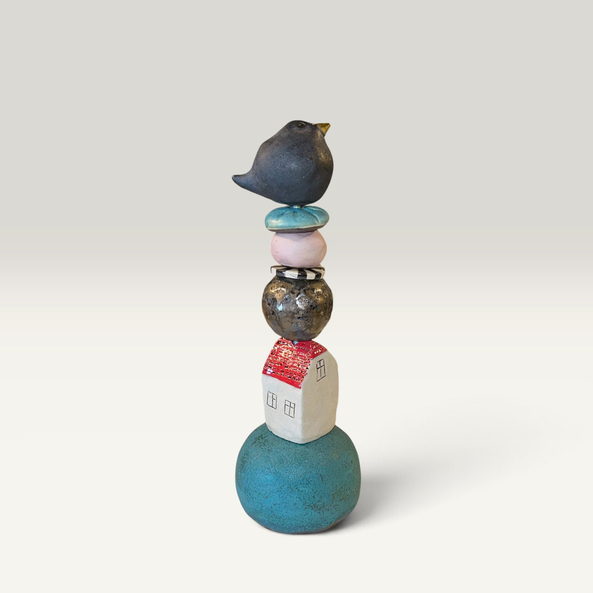 Keramikstatuette med fugl og turkis base – 28 cm | Lisbeth Børglum