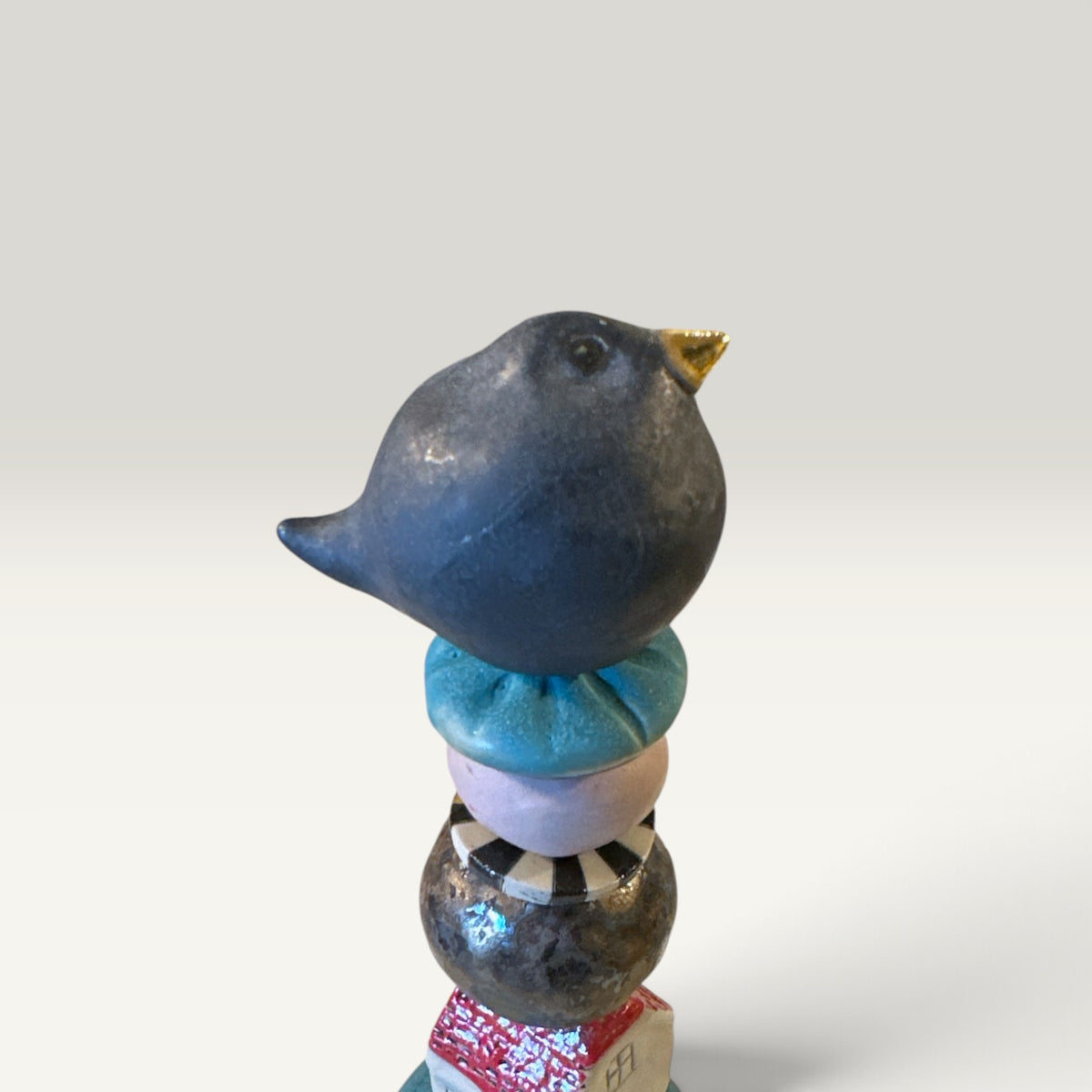Keramikstatuette med fugl og turkis base – 28 cm | Lisbeth Børglum