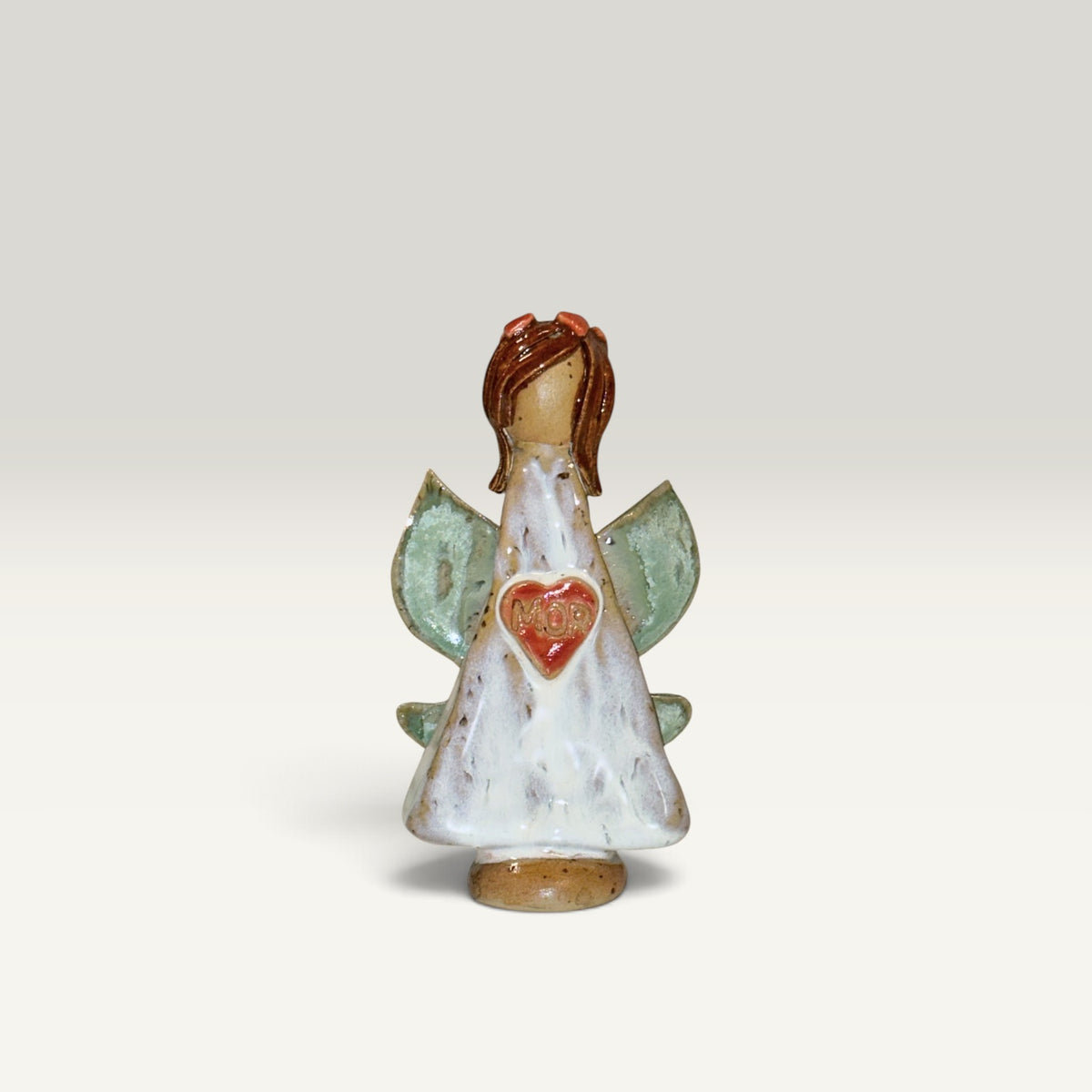 Keramikengel med MOR-hjerte og mintblå vinger – 12 cm | Charlottes Clayground