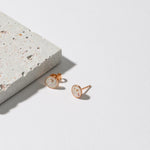 Indlæs billede til gallerivisning Ørestikkere i beton - østers (rødguld)
