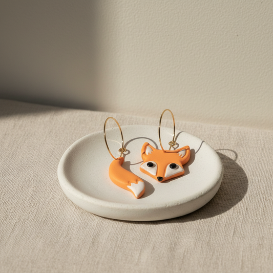 Håndlavet hoop ørering med ræv – stylet produktbillede