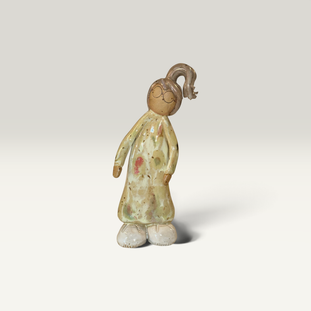 Spilop Leda – keramikfigur med briller, 14 cm | Charlottes Clayground